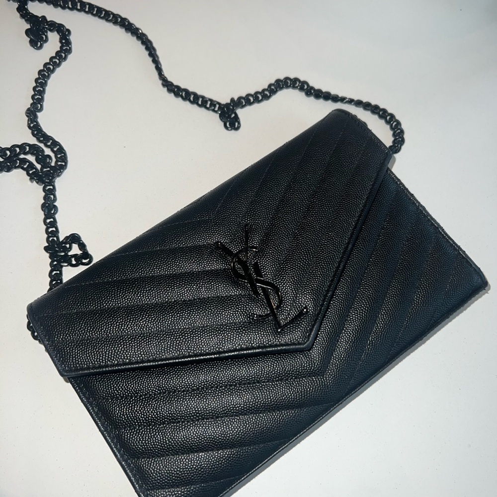 Saint Laurent

Cassandre Matelassé Wallet-On-Chain